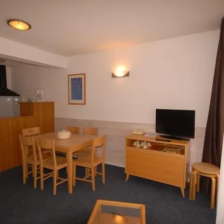 Le - Piscine - 2 Pieces Pour 6 Personnes Mae-6053 Apartmán